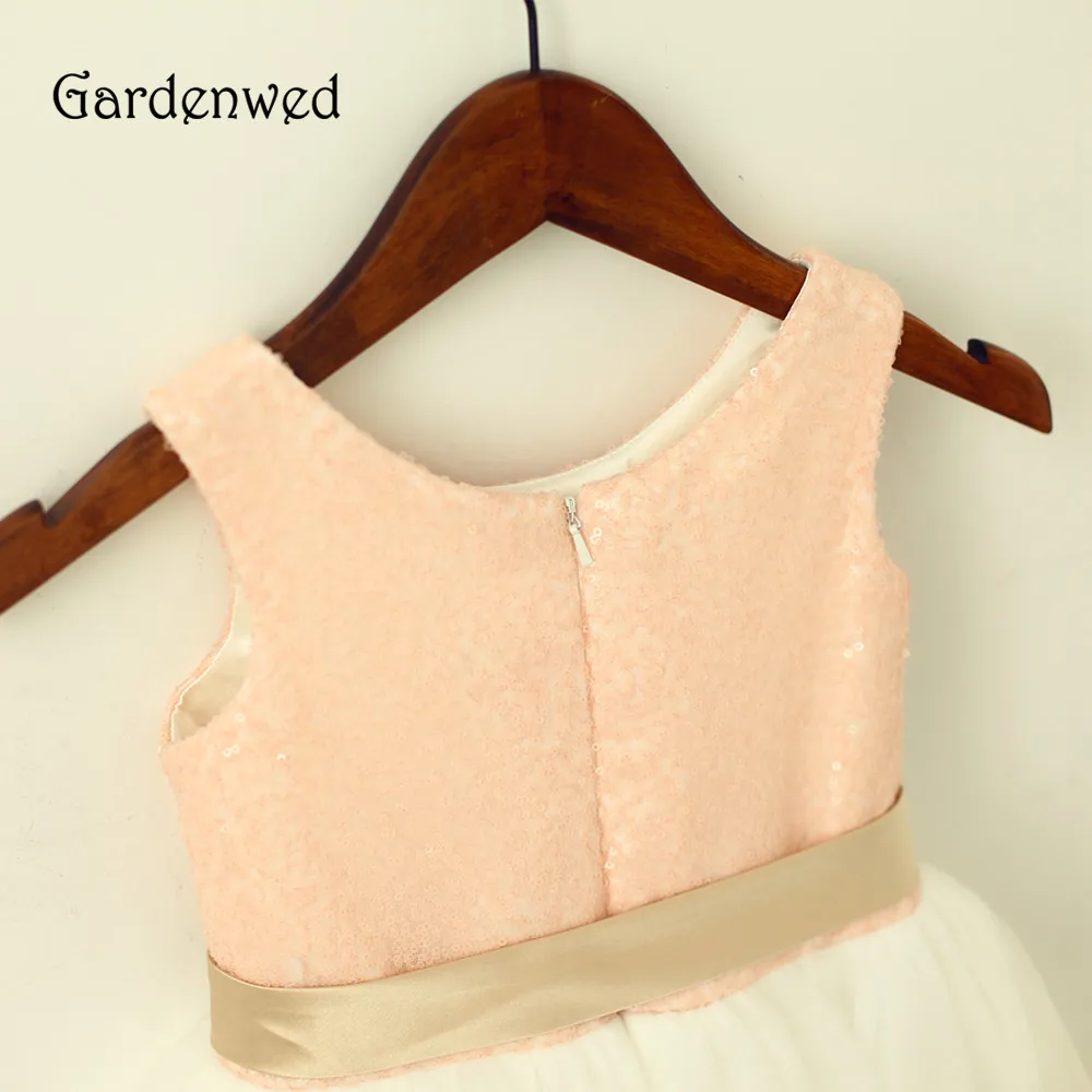 Женское платье без рукавов с розовыми пайетками пояс цвета шампанского белая