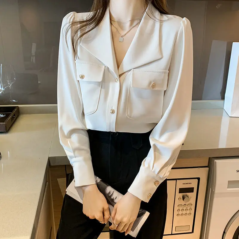 

White shirt women's sense of design niche 2021 spring new fashion temperament early spring Hong Kong style retro Chiffon Top