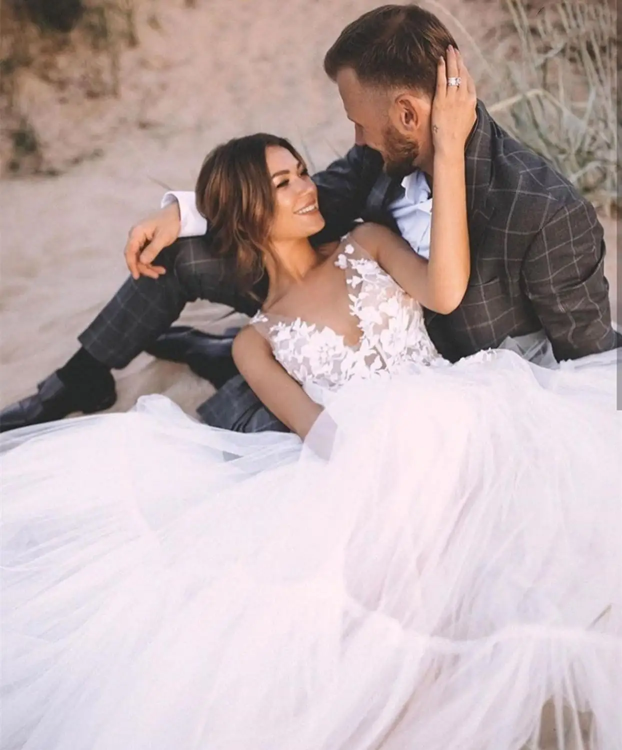 Кружевное простое свадебное платье в стиле бохо с V образным вырезом Тюлевое без