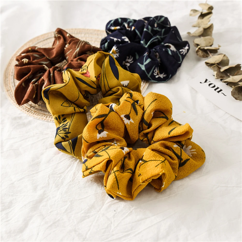 Резинка для волос яркая красная |