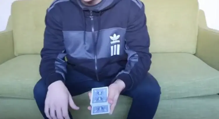 

Rotation Tilt by Ollie Mealing Magic tricks