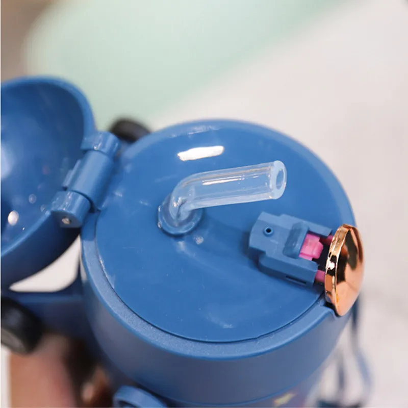 Детский пластиковый стаканчик с трубочкой детский сад игрушечные студенты