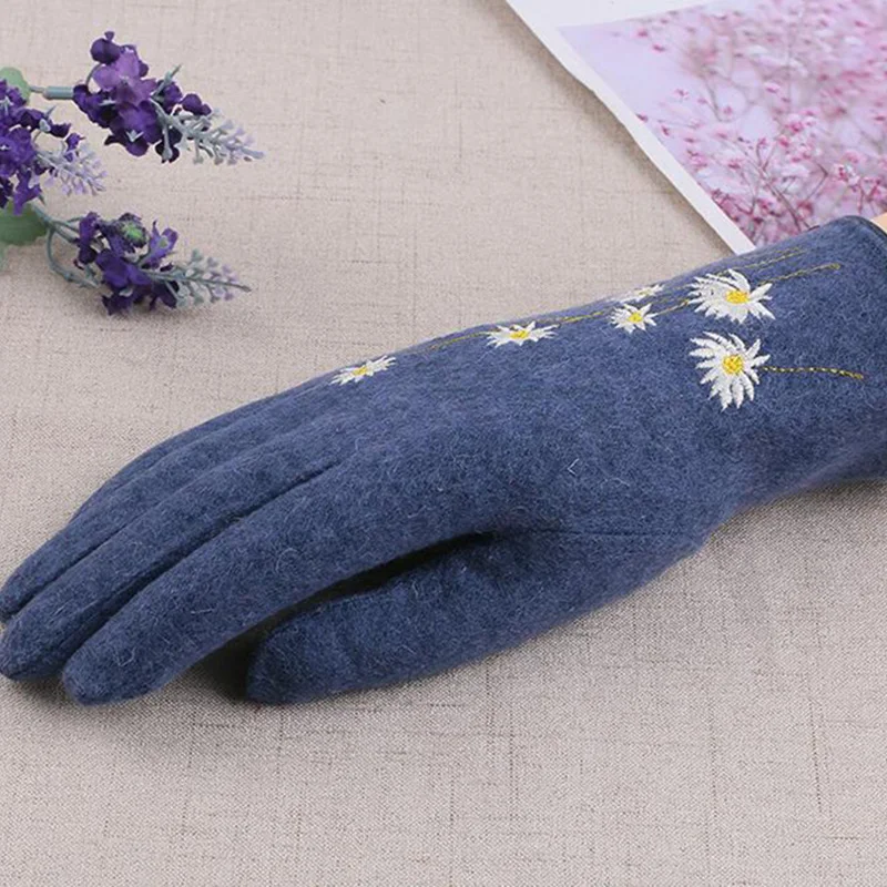 

Gloves women's winter and autumn plus velvet thickening fashion driving cold and warm touch screen sheep wool gloves E96