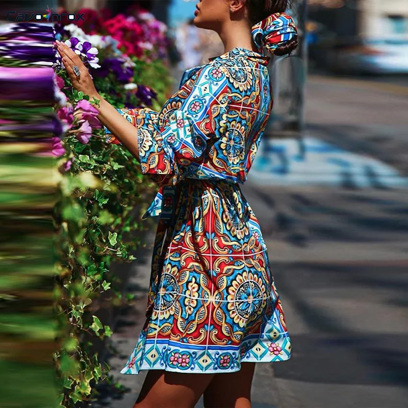 Женское платье рубашка с рукавами фонариками и этническим принтом мини выше