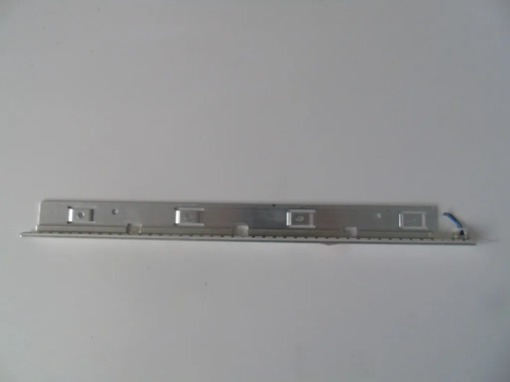 

1 Piece UA26D4003B LED strip 2011SVS26_4K_H1_1CH_110308 44 LEDs 325mm used parts