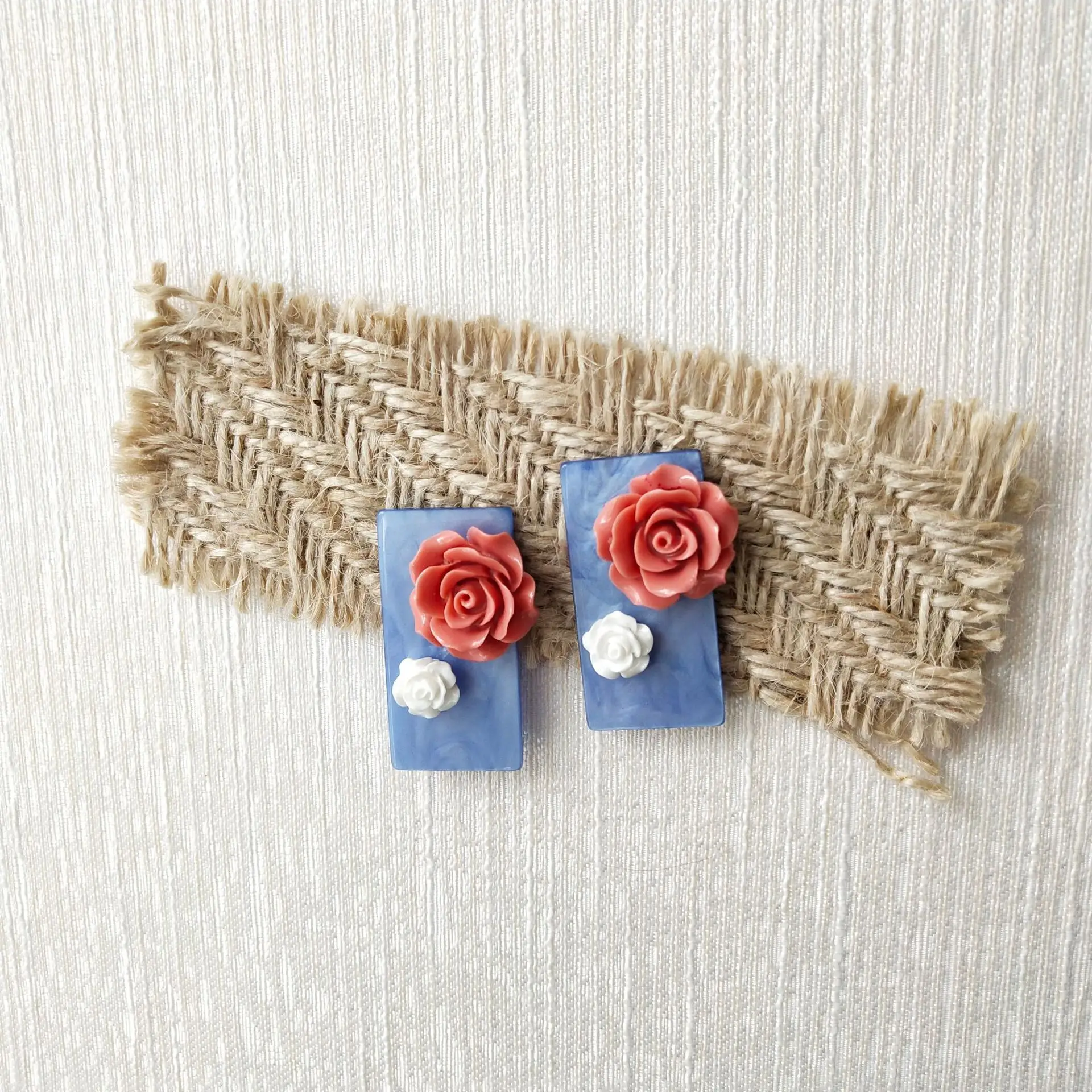 

SNCSDK 2020 Trendy Vintage Acetate Contrast Mini Rose Tri-color Temperament Rectangular Ear Clip Women's Stud Earrings Jewelry