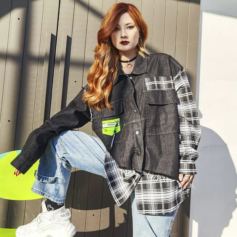 Женская джинсовая куртка в клетку свободная Черная Корейском стиле модель 2021 на