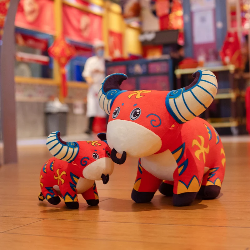 

Горячая 28/40 см 2021 на китайский новый год, Знак зодиака бык крупного рогатого скота плюшевые игрушки красный костюм в китайском стиле с изобр...