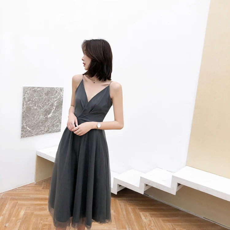 Женское фатиновое платье без рукавов черное или серое лоскутное на бретелях