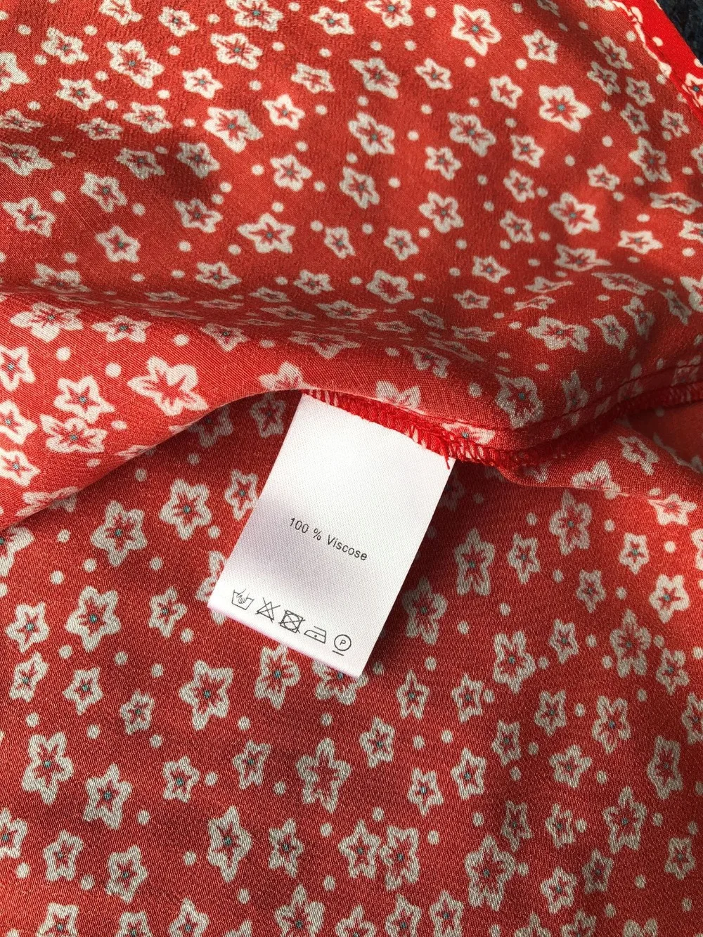 Женское платье средней длины с запахом мягкое приталенное из вискозы цветочным