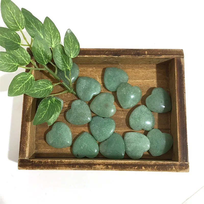 Натуральный кристалл в форме сердца зеленый авантюрин ладонь любовь лечебный