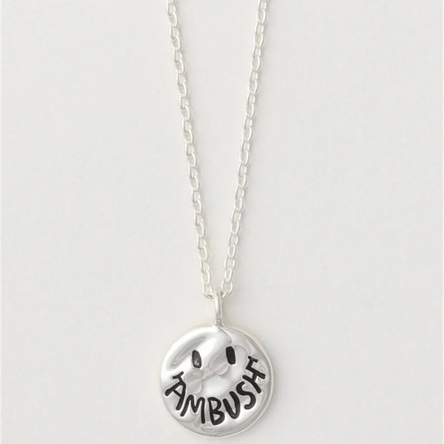 

Ambush Round Pendant Necklace Men Women Original Gift Box And Cloth Bag Accessories jewelry