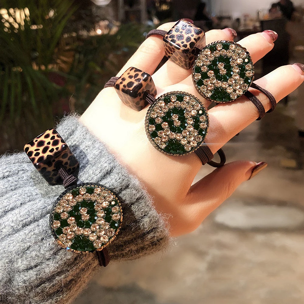 Женская резинка для волос с леопардовым принтом обтягивающая кристаллами в виде