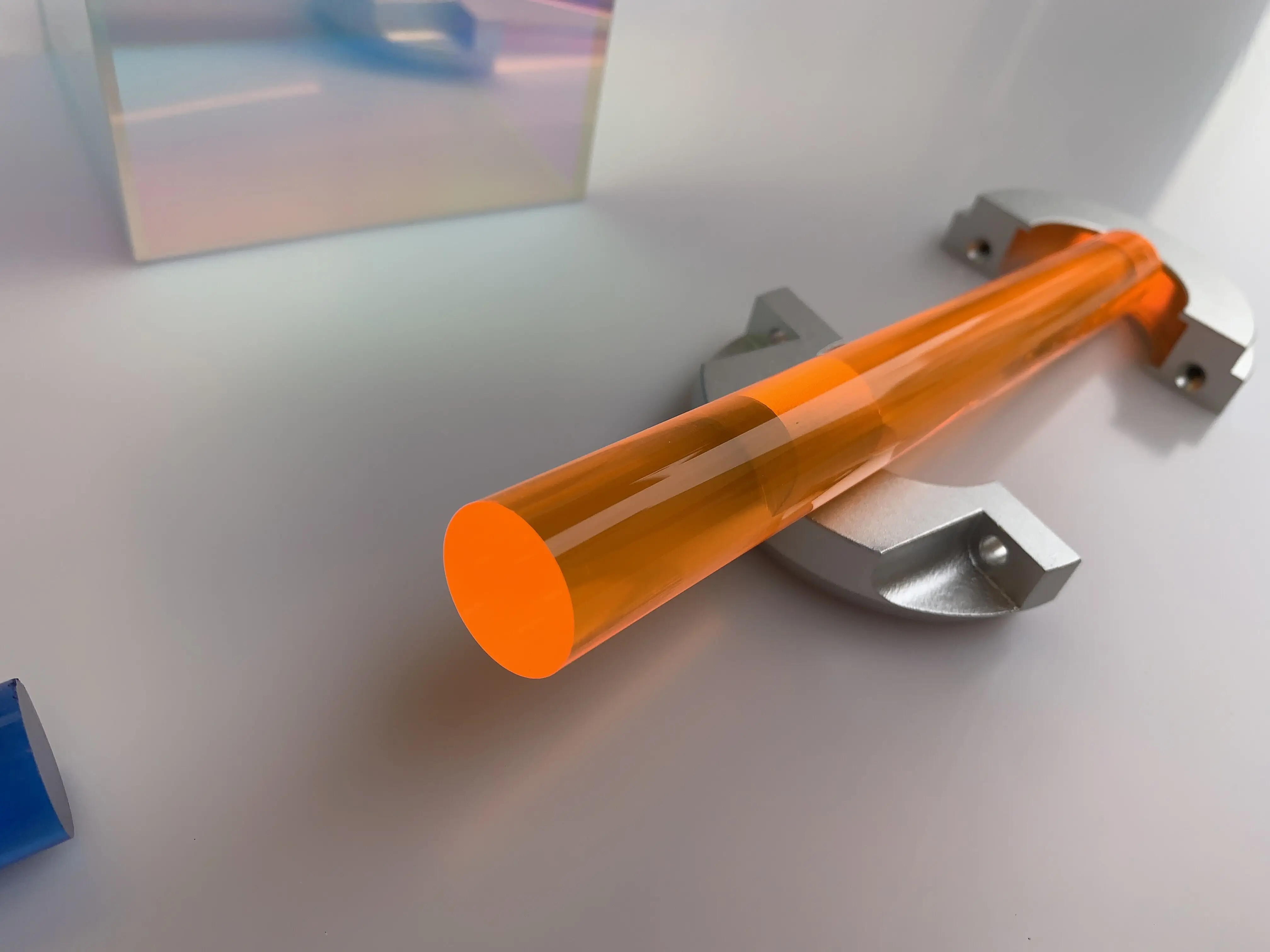 Пластиковый акриловый прозрачный цветной стержень диаметром 20 мм