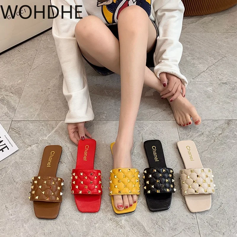 

2021 Summer Luxury Rivet Flat Shoes Women Flats Slippers Brand Designer Open Toe Ladies New Stylus Beach Sandals Slides Shoes