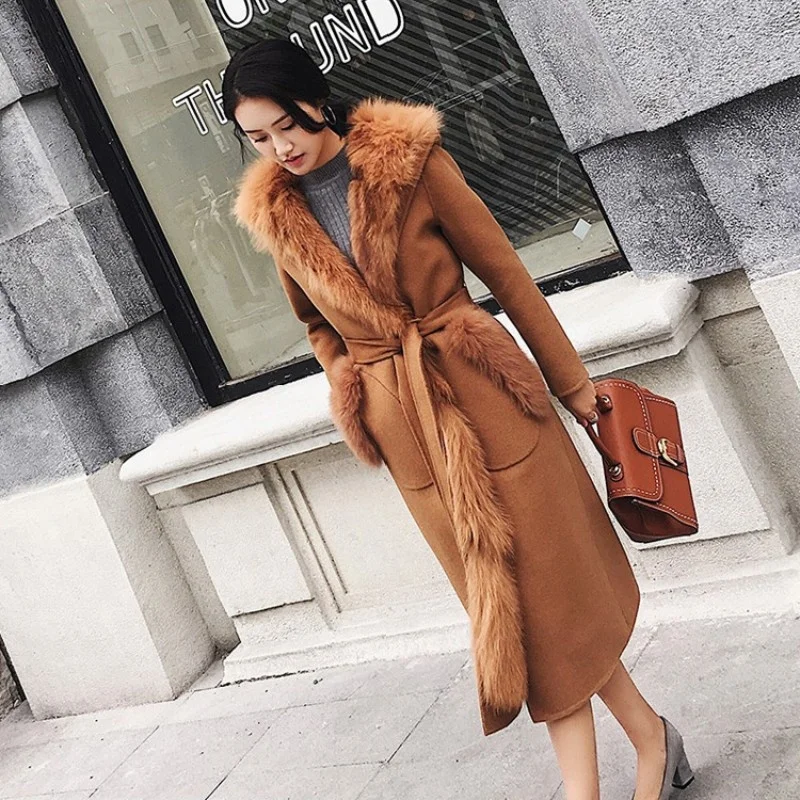 

Fox fur coat with a detachable hood, natural fox skin lining, stylish feminine evening coat, thin boxes, mostly warm wool,