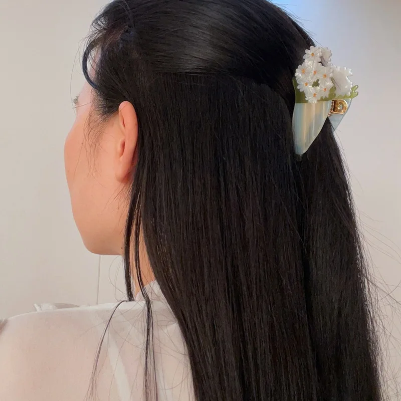 

Daisy Acetate Hair Claws Sweet Colorful Flower Crab Hair Clip Hairpin Headwear for Women Makeup Bath Hair Accessories