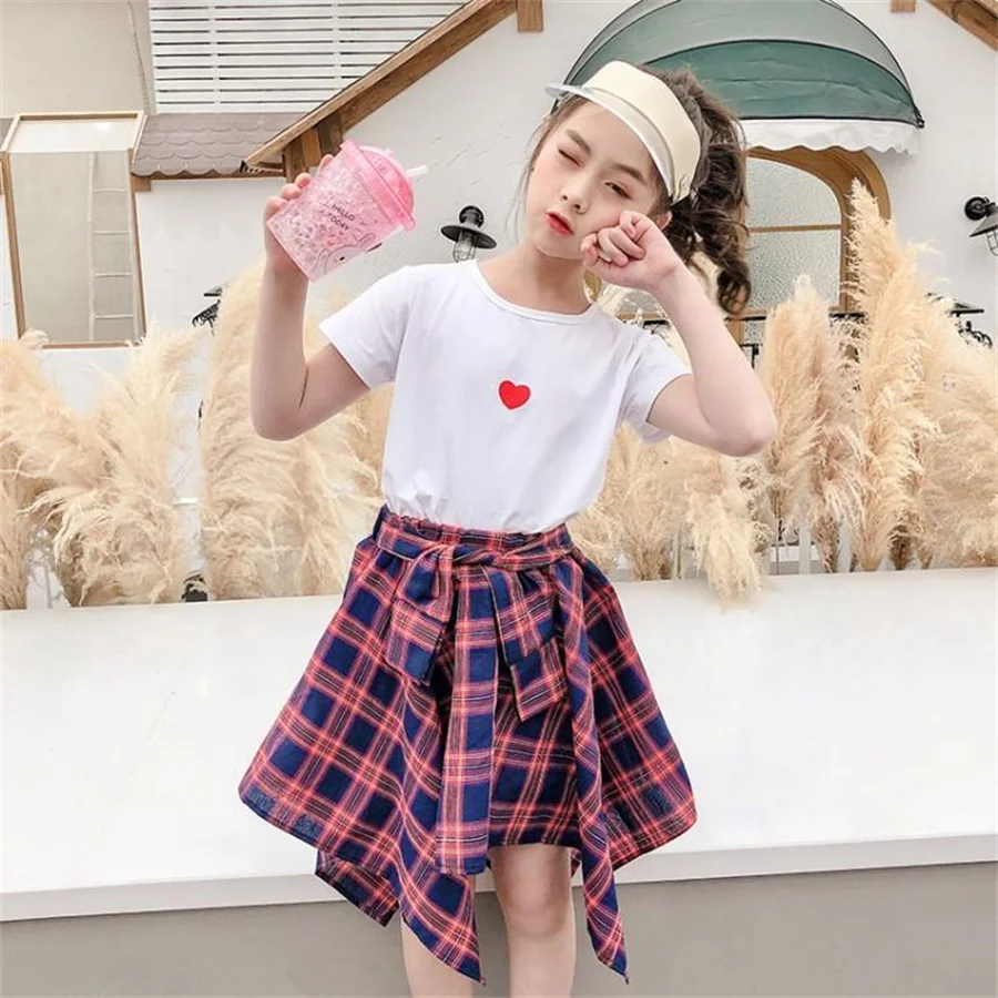 Модный комплект одежды для маленьких девочек топы в форме сердца + клетчатая юбка