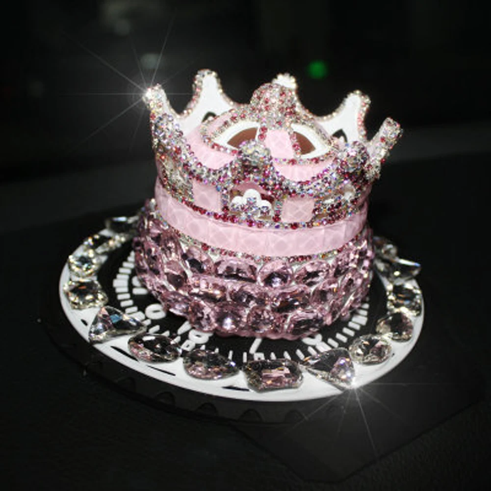 Розовое белое фиолетовое платье с украшением в виде кристаллов короны