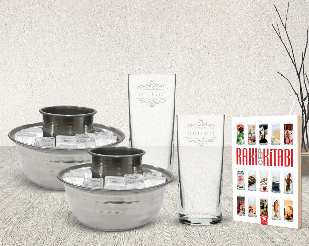 

Персонализированная двойная чашка Ahl-i наслаждалась набором и карманной книгой Raki