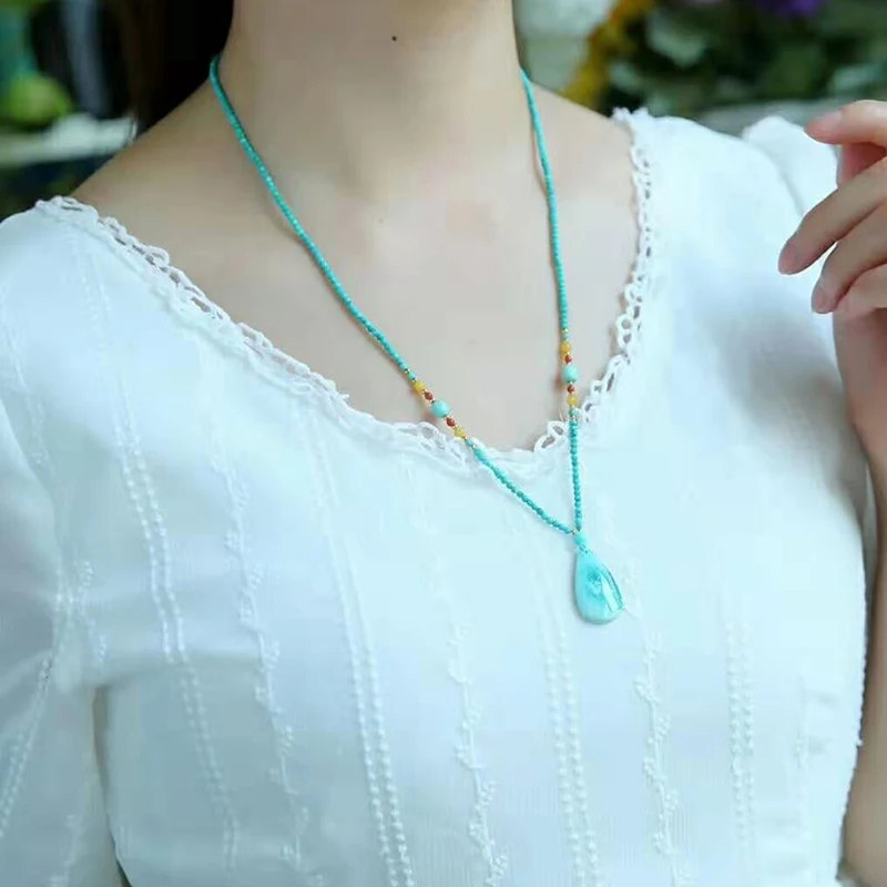 Ожерелье с подвеской из натурального зеленого камня на удачу | Украшения и