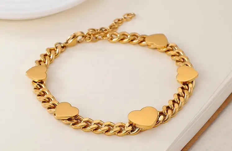 

Korean version of the simple titanium steel bracelet heart-shaped couple female heart simple bracelet