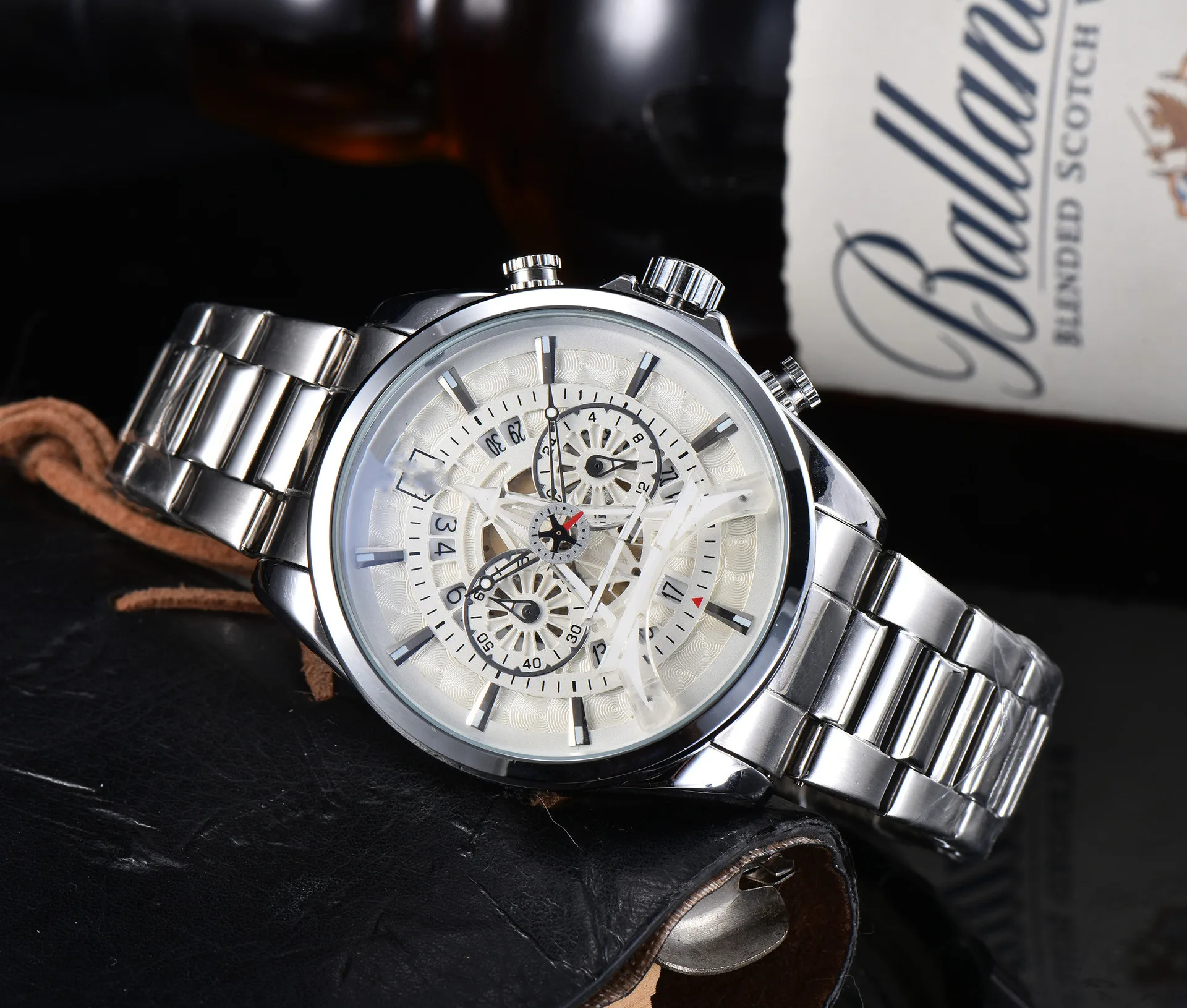 

New fashion classic men's high grade business watch waterproof watch wine barrel watch personality WATCH QUARTZ WATCH