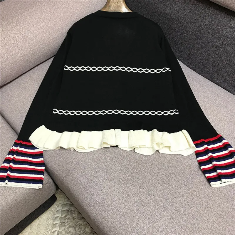 Женский дизайнерский кардиган в полоску черный вязаный с v-образным вырезом