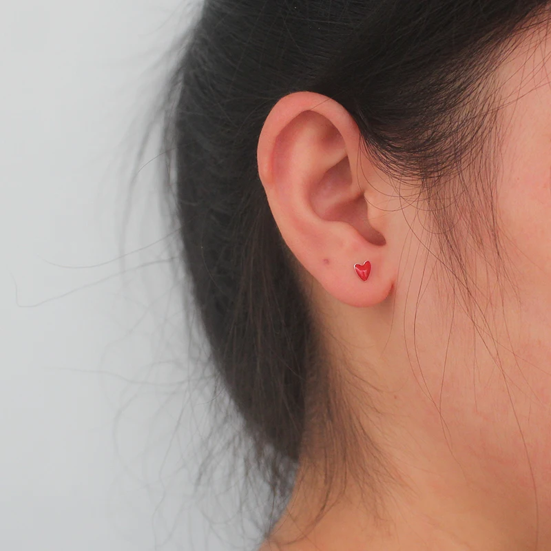 Женские серьги пусеты Trusta из 100% серебра 925 пробы с красным сердечком подарок на