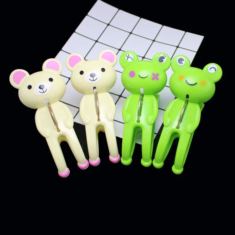

2 Pcs Large Cartoon Plastic Household Windproof Clothespins Quilt / bath towel/clothing/underwear/underpants Clamps Clothesline