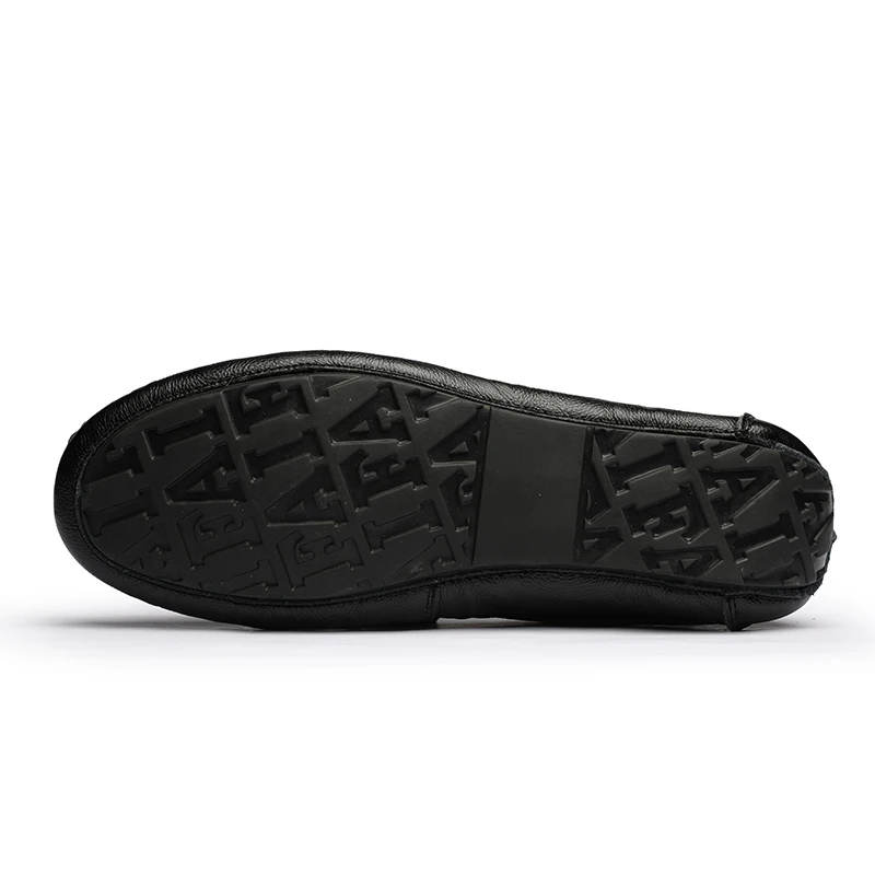 

Men Fashion Loafers Luxury Leather Casual Soft Comfortable Breathable Flats Slip on Outdoor Shoes Men's Moccasins Driving Shoes