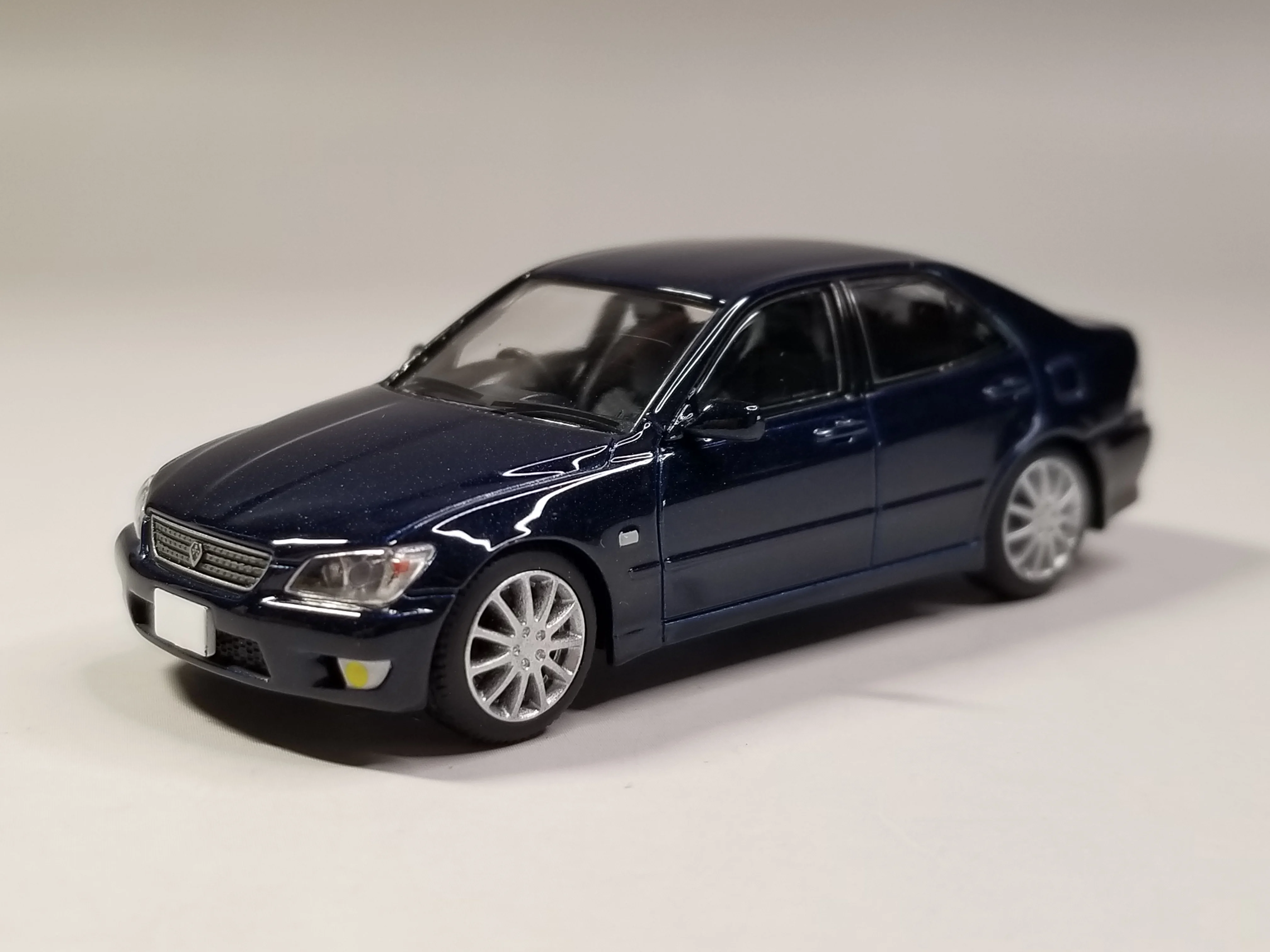 Литая модель автомобиля TOMYTEC TLV 1/64 Toyota Altezza RS200 L Edition LV-N227b | Игрушки и хобби