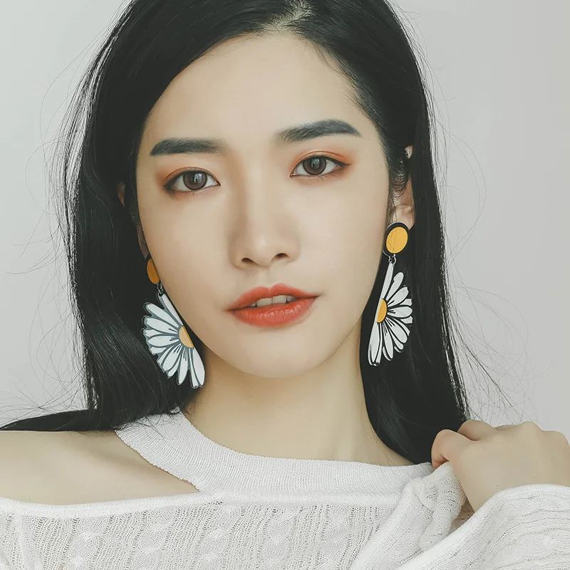 

Cute Flower Acrylic Earrings Unique Half Chrysanthemum For Women Bohemian Style Earrings Statement Jewelry Hot Sale New2019