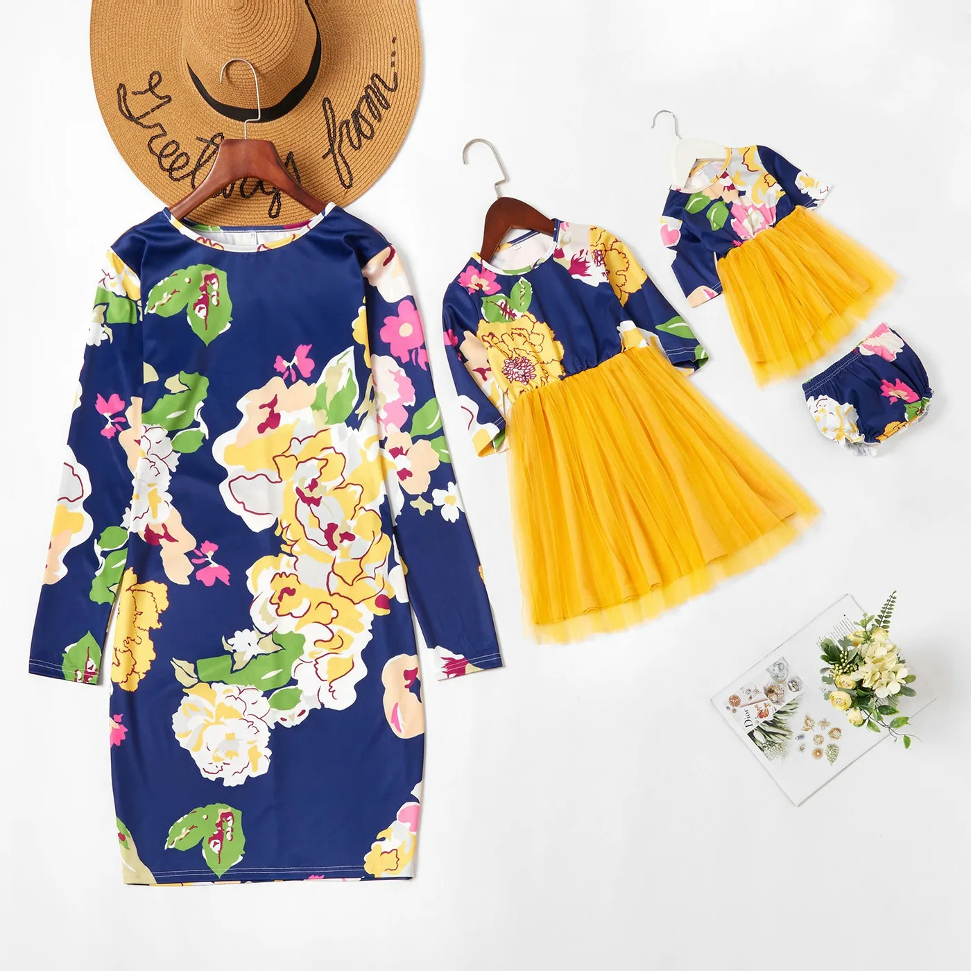 

2021 New Family Matching Outfits Women Long Sleeve Dress Floral Printed Patchwork Dress Family Look Mom Daughter Baby Clothes