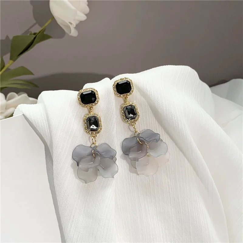 

South Korea light elegant baroque palace restoring ancient ways of luxury ear clip earrings rose petals