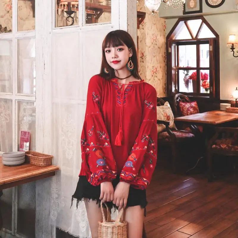 

Video scene shooting Dali of yunnan tourism national wind restoring ancient ways embroidery cotton and linen loose sleeves tasse