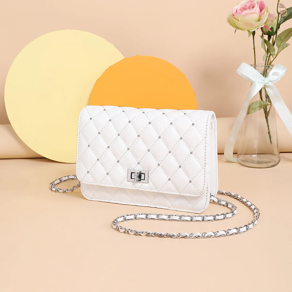 Женская маленькая сумочка из кожи с маленьким клапаном и цепочкой|Сумки ручками|