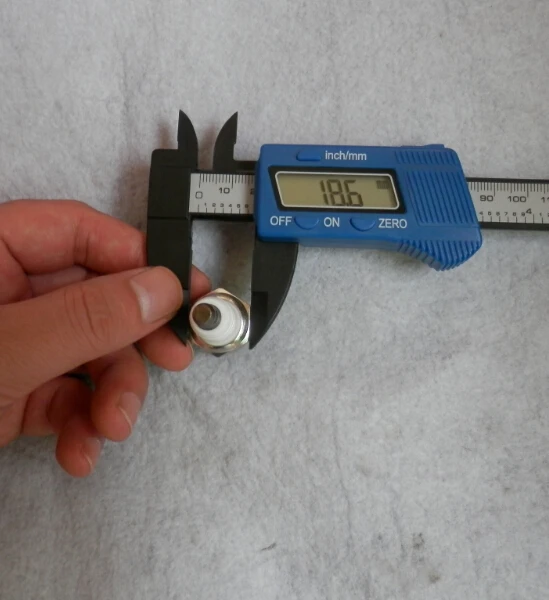 Свеча зажигания BM6A для STIHL 070 090 KAWASAKI TD40 MITSUBISHI TL23 26 TL33 TL43 T200 T130 T140 170 HUSQVARNA 372 ROBIN NB411 2