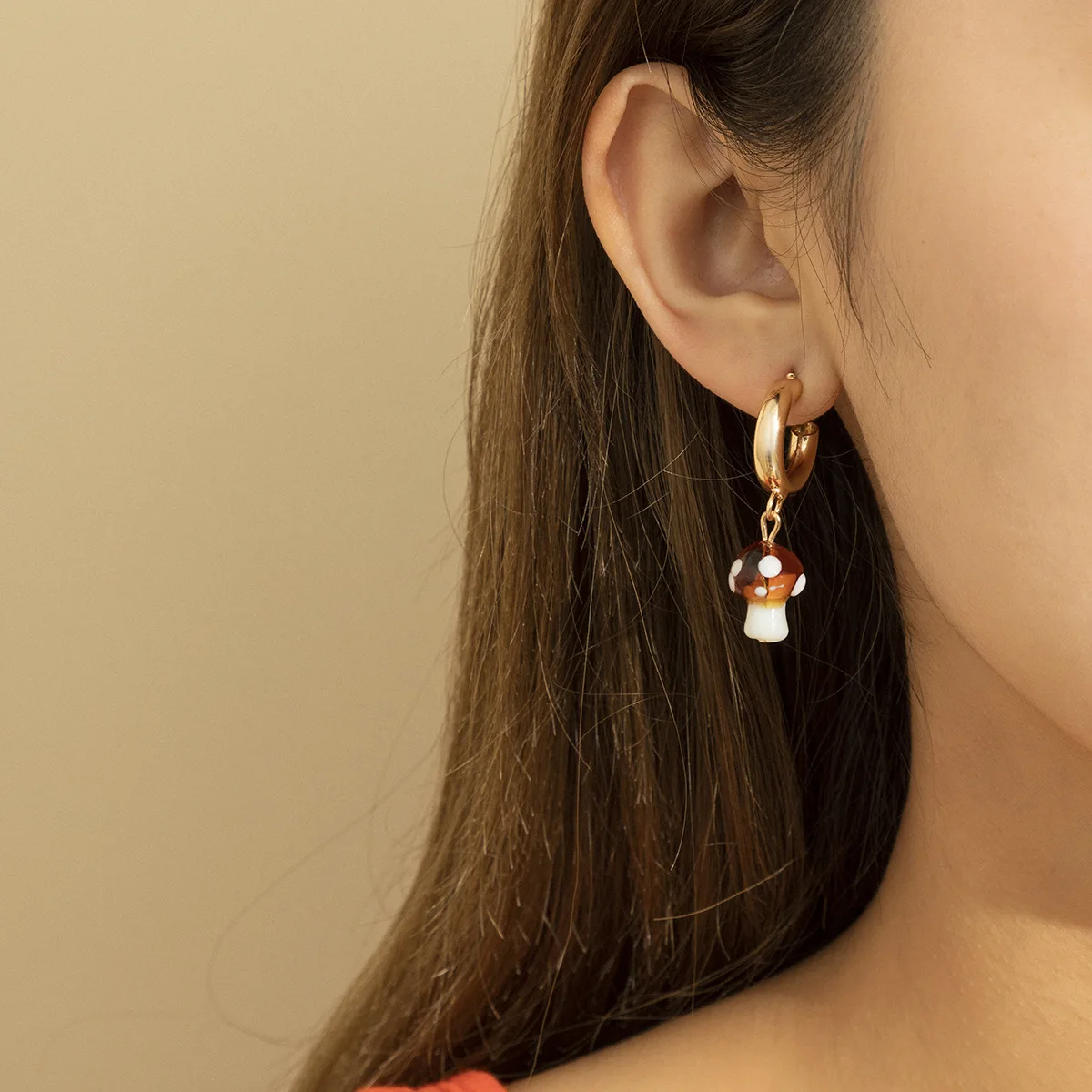 

Retro Geometric Ceramics Khaki Mushroom Dangle Earrings For Women Girls Fashion Temperament C Shape Drop Earrings Bijoux brincos