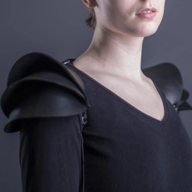 Женский и мужской костюм для косплея из черной кожи |