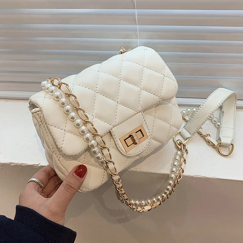 

Женская маленькая сумка с жемчужной цепочкой, новинка 2021, трендовая женская сумка-мессенджер, маленькие квадратные сумки, модная сумка чере...