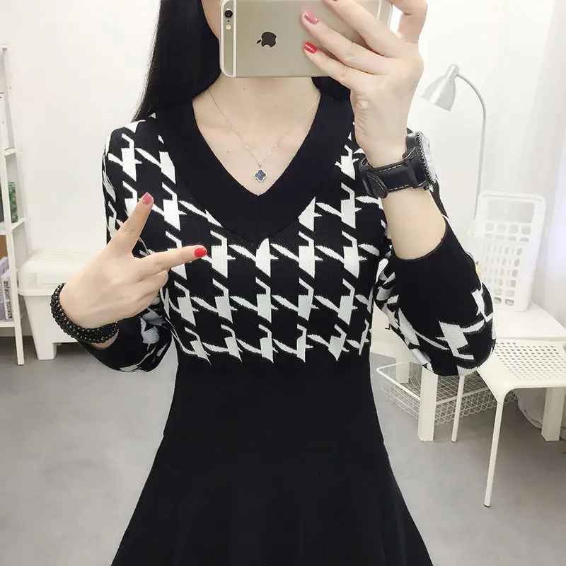 

Knitted sweater women's 2021 autumn and winter new base coat slim fit large Long Sleeve Top Student Korean Short T-shirt