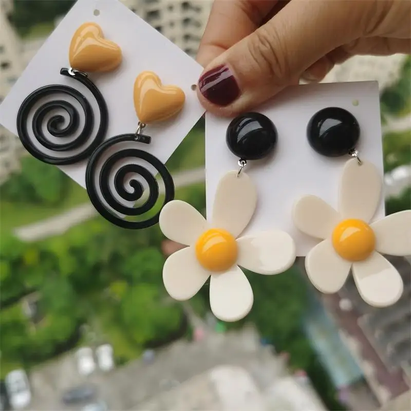 

Jewelry for Women Flowers Acrylic Fashion Earring Long Korean Retro Yellow Black Dangle Earrings Resin Boho Cute Earrings
