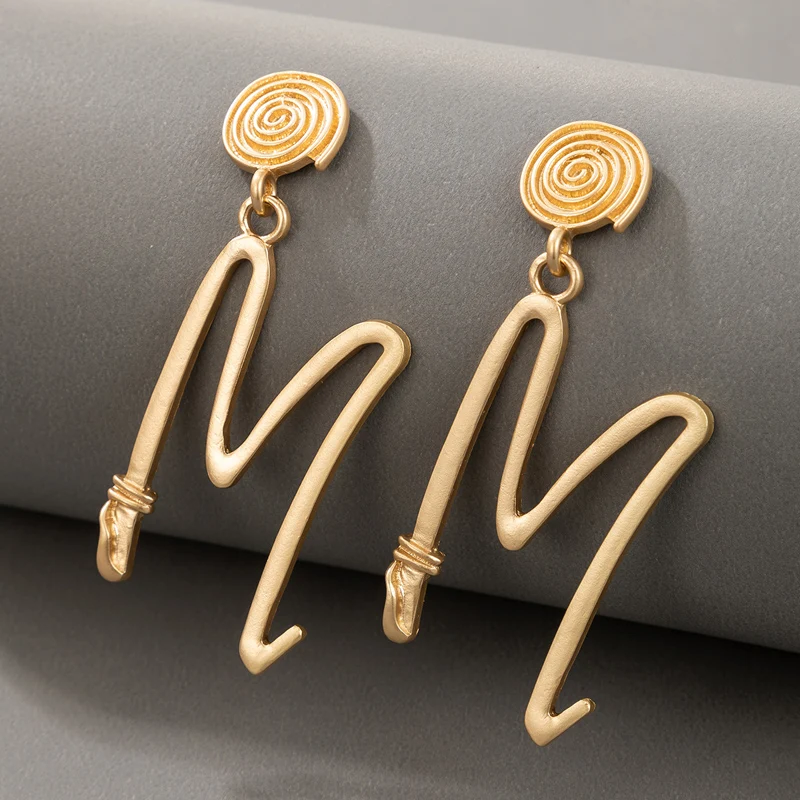 

HuangTang 2021 New Letter M Drop Earrings for Women Vintage Gold Color Alloy Metal Dangle Earrings Fashion Jewelry Party 18389