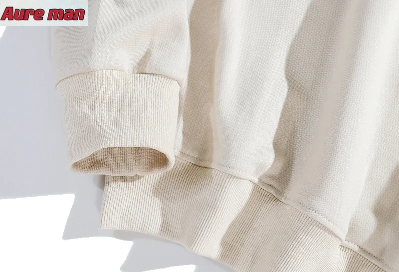 

The 2021 South Korean trend for hoodless hoodie jackets is suitable for both men and women