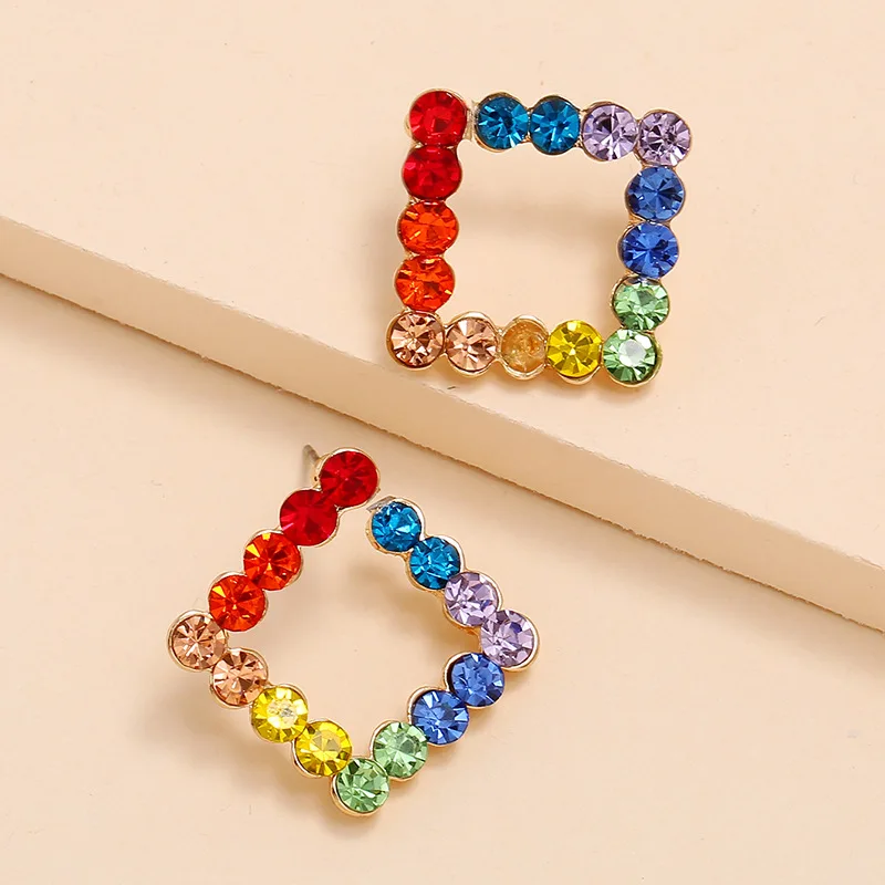 

Серьги-гвоздики в виде ромба для девочек и женщин