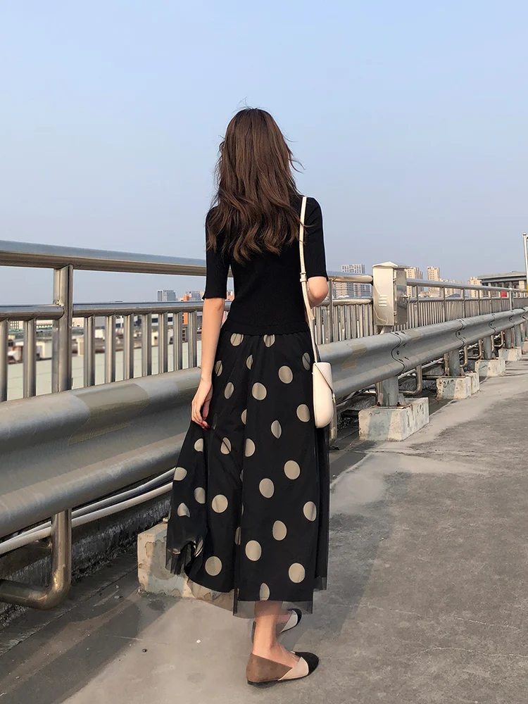 Платье женское трапециевидное в горошек с рукавом до локтя V-образным вырезом