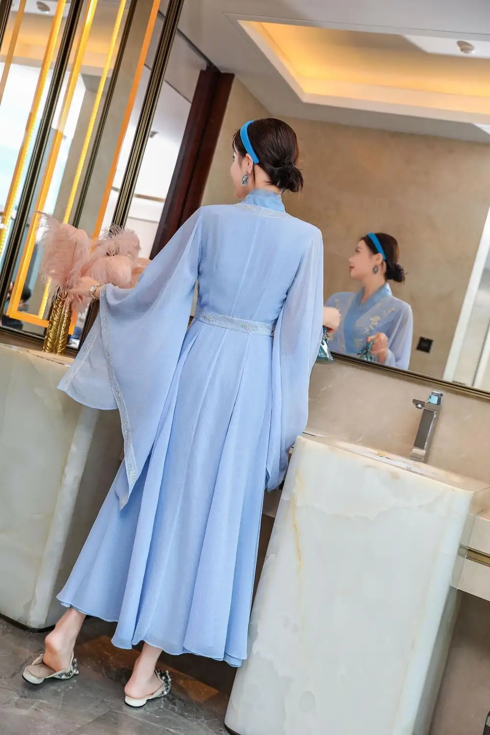 

Vintage Long Dress 2020 Summer Elegant Party Evening Women V-Neck Luxurious Embroidery Flare Sleeve Long White Blue Maxi Dress