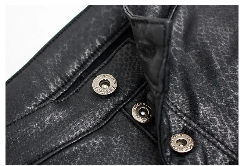 Женские эластичные брюки-карандаш из искусственной кожи со змеиным принтом |