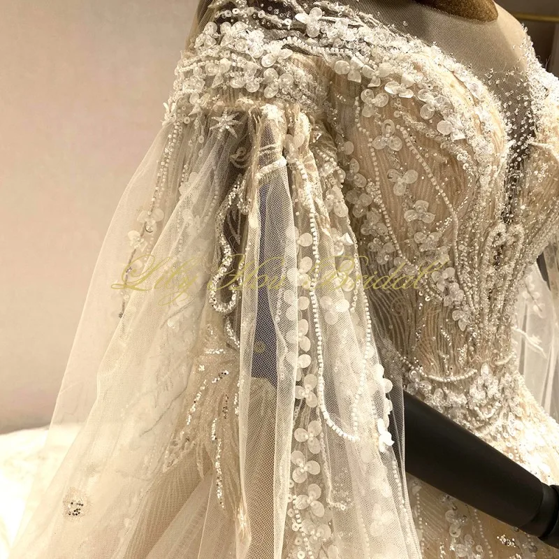 2020 New Luxury Wedding Dresses Sparkly Glitter Tulle Heavy Handwork Beaded Bridal Gown with Cape Design